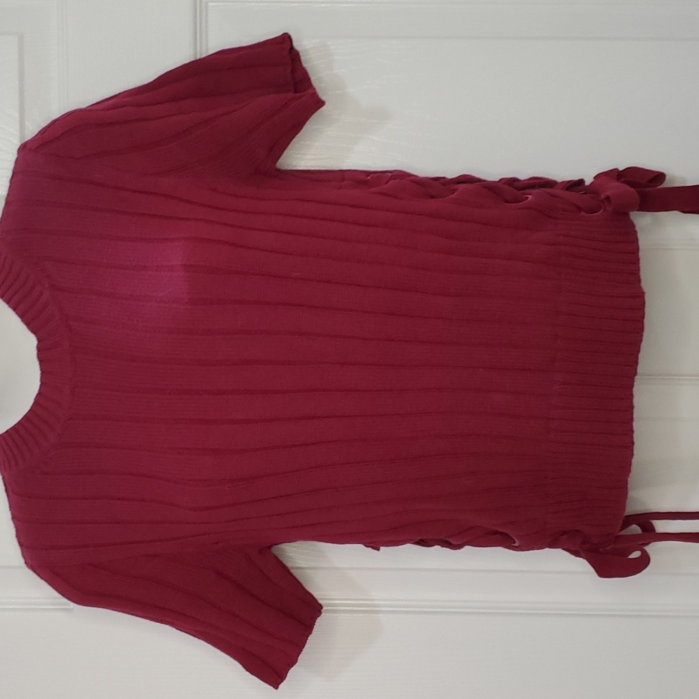 EXPRESS SHORT SLEEVE BURGANDY SIDE LACE-UP SWEATER (MEDIUM)